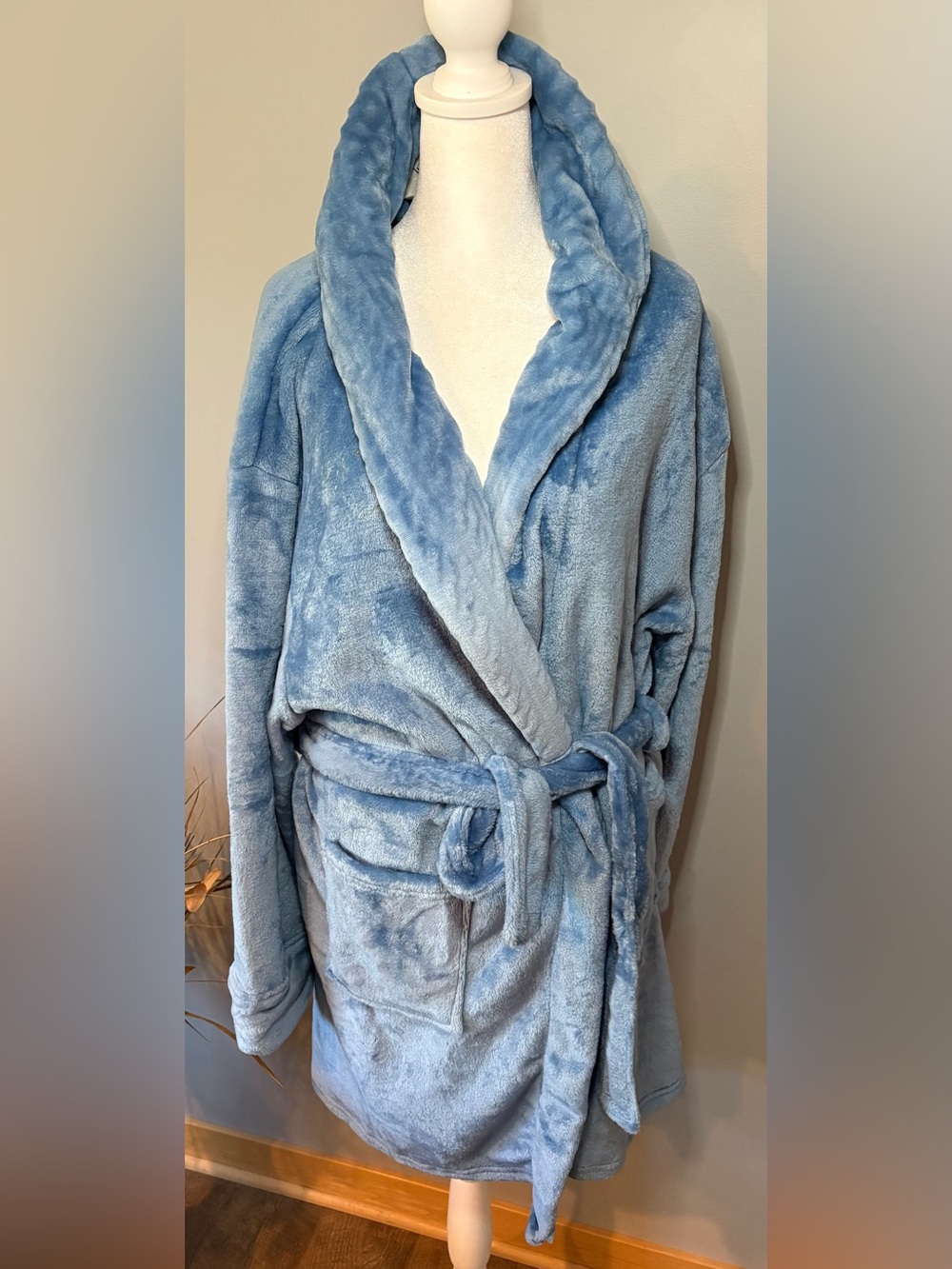 Lauren Rae Plush Blue Velvet Robe NWT One Size - Picture 2 of 8